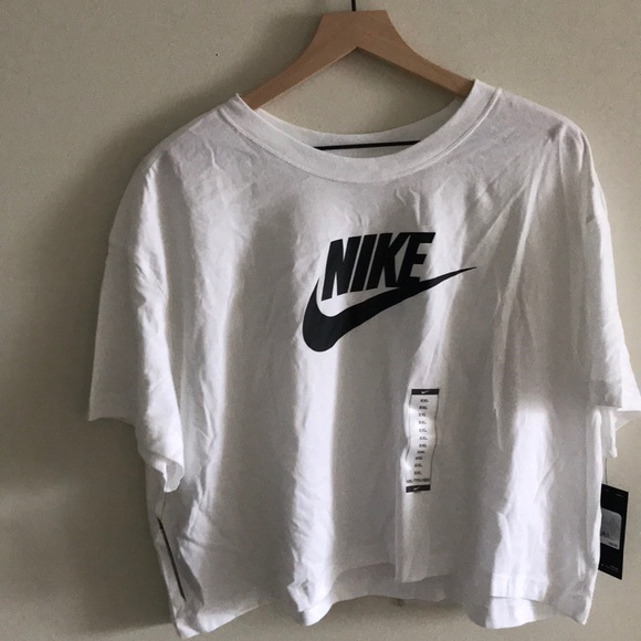 Nike NWT Boxy  Cropped Futura Logo T-Shirt - Picture 4 of 10